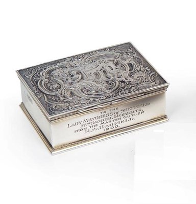 Lot 221 - A VICTORIAN SILVER BOX