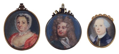 Lot 250 - A PORTRAIT MINIATURE OF A GENTLEMAN