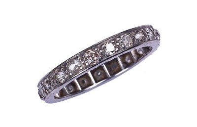 Lot 278 - A DIAMOND ETERNITY RING