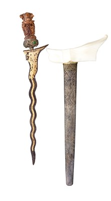 Lot 40 - A SOUTH EAST ASIAN SHORTSWORD (KRIS)
