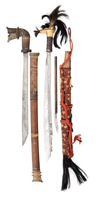 Lot 60 - A DYAK HEAD HUNTER'S SWORD (MANDAU)