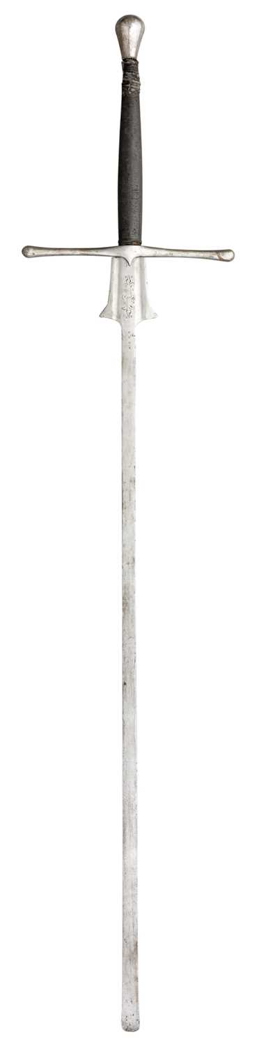 Lot 172 - A VERY RARE TWO-HAND SWORD (FEDERSCHWERT) FOR USE IN THE FECHTSCHULEN