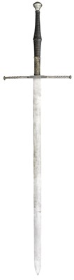 Lot 176 - A RARE TWO-HAND SWORD FOR FIELD COMBAT
