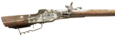Lot 286 - A RARE 33-BORE GERMAN COMBINED MATCHLOCK AND SELF-SPANNING WHEEL-LOCK SPORTING RIFLE