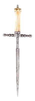Lot 349 - A LEFT HAND DAGGER IN EARLY 17TH CENTURY STYLE
