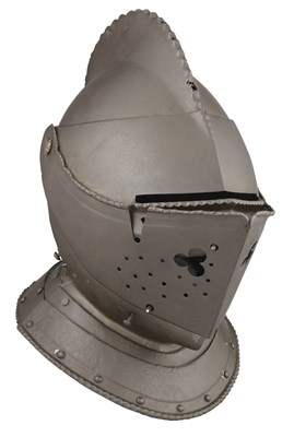 Lot 175 - **A SOUTH GERMAN CLOSE HELMET FOR HEAVY FIELD USE